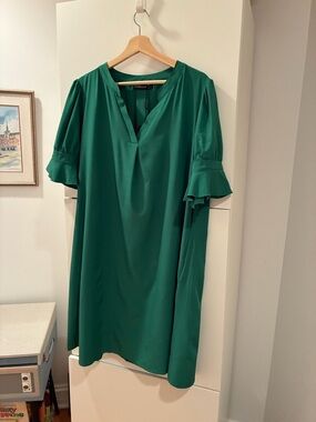 NWT Green V Neck Midi Dress with Ruffle Sleeves - Size 16